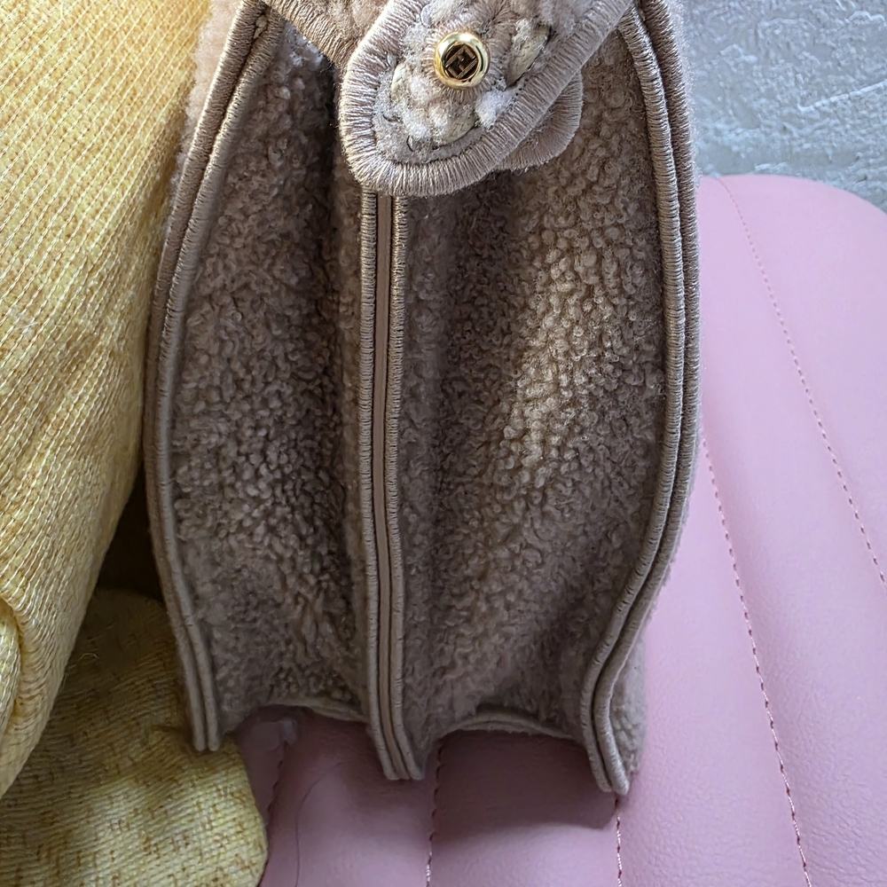 Fendi Pink Shearling Fur Women's Bag - Picture 7 of 10